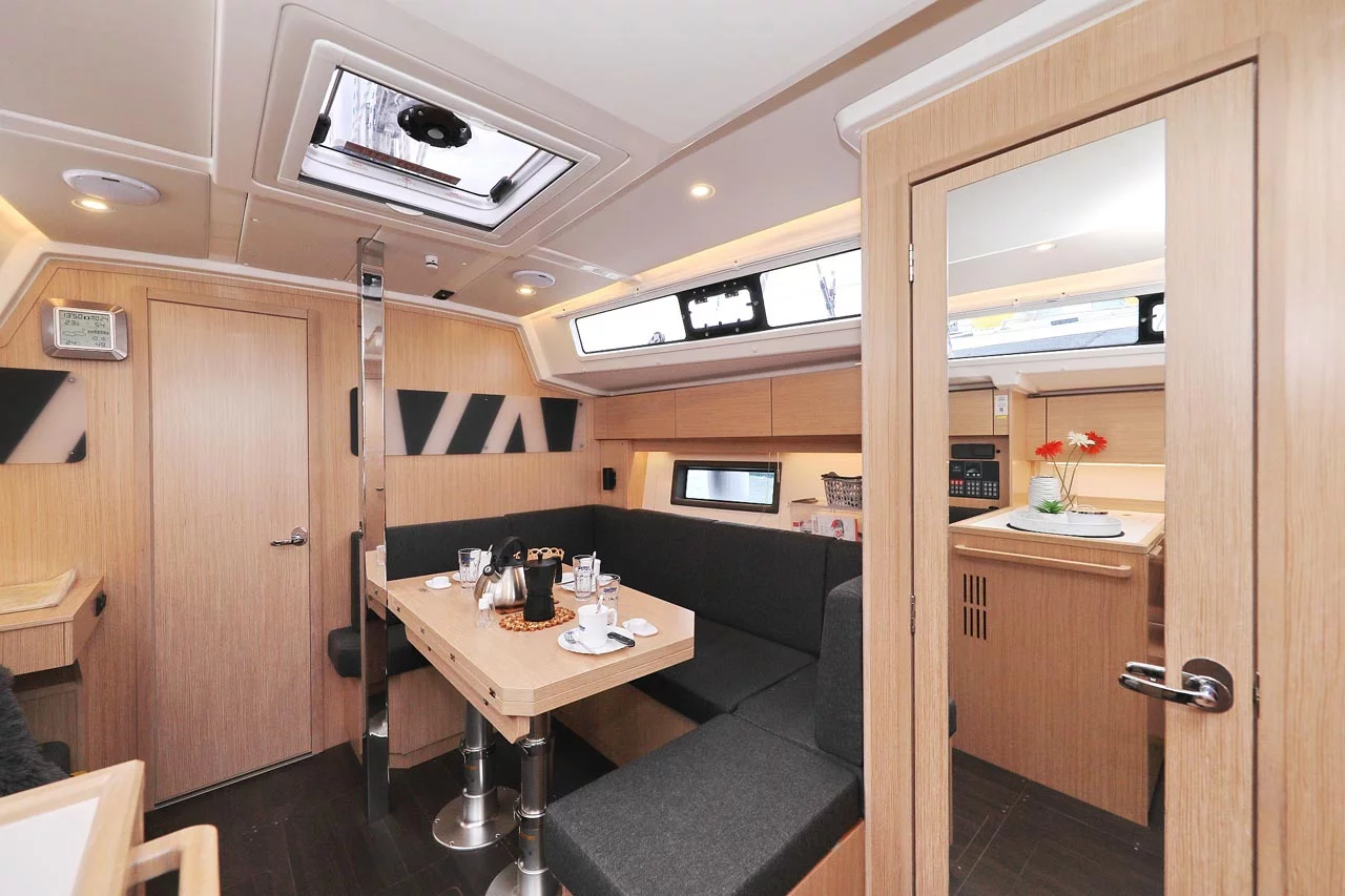 Bavaria C38 (Ghost)  - 11