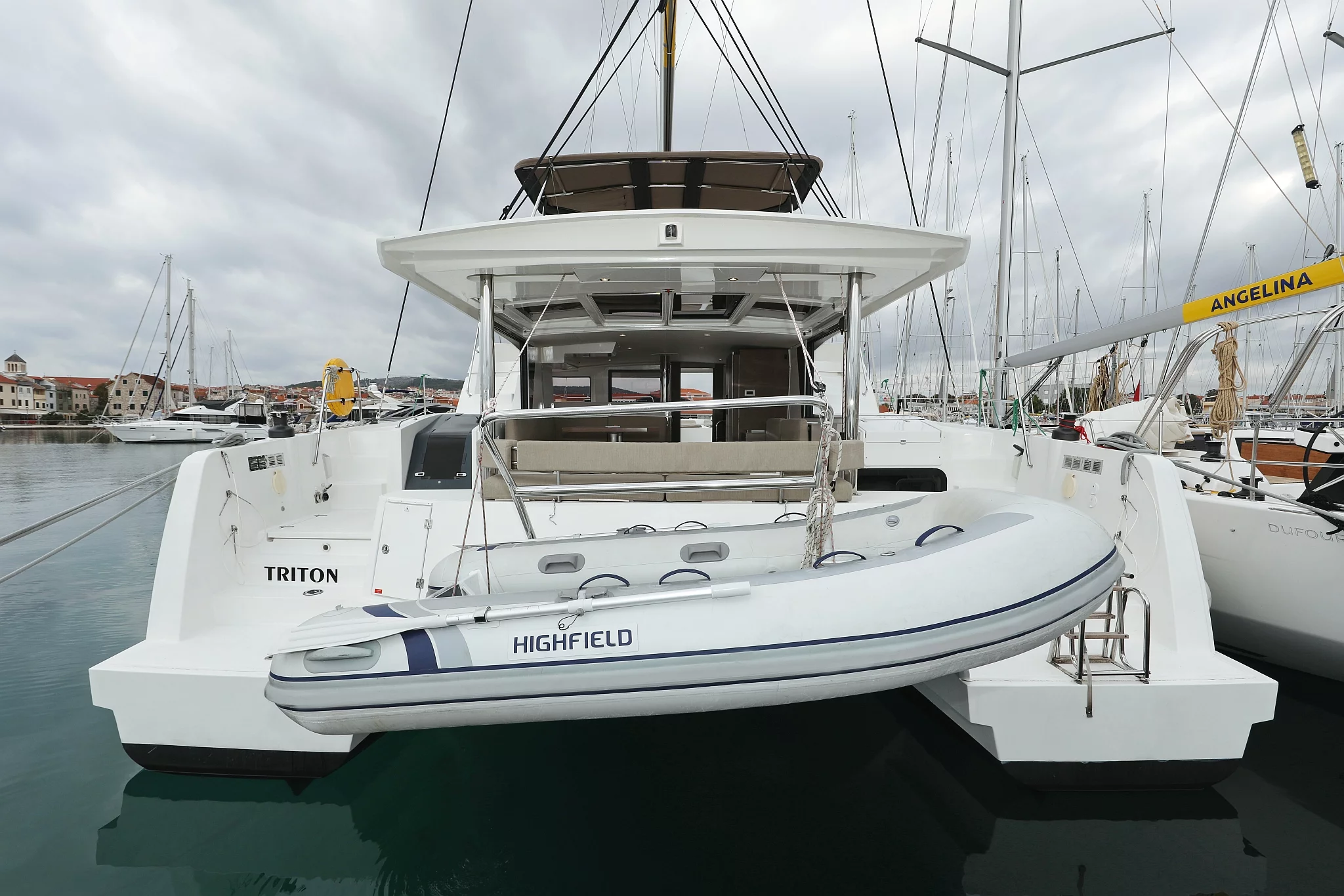 Bali 4.6 - 5 + 1 cab. (Triton)  - 0