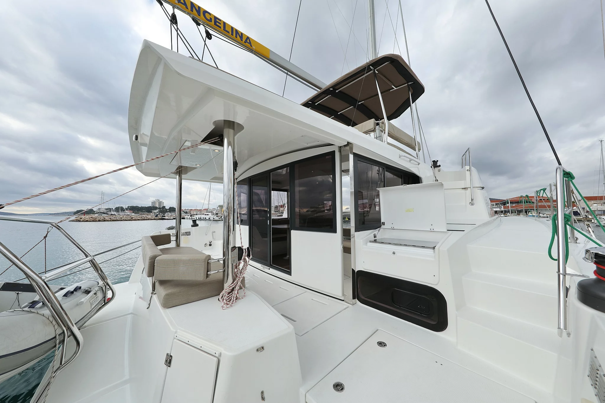 Bali 4.6 - 5 + 1 cab. (Triton)  - 2