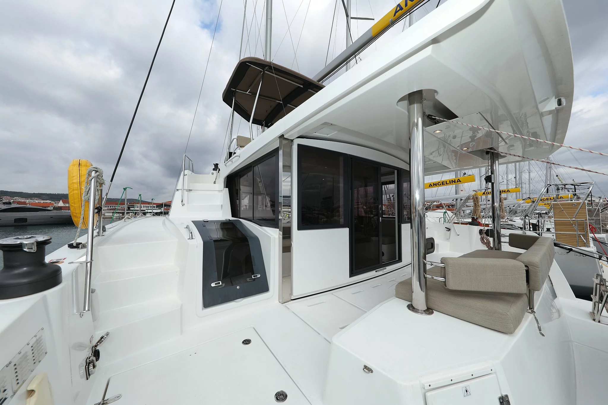 Bali 4.6 - 5 + 1 cab. (Triton)  - 4