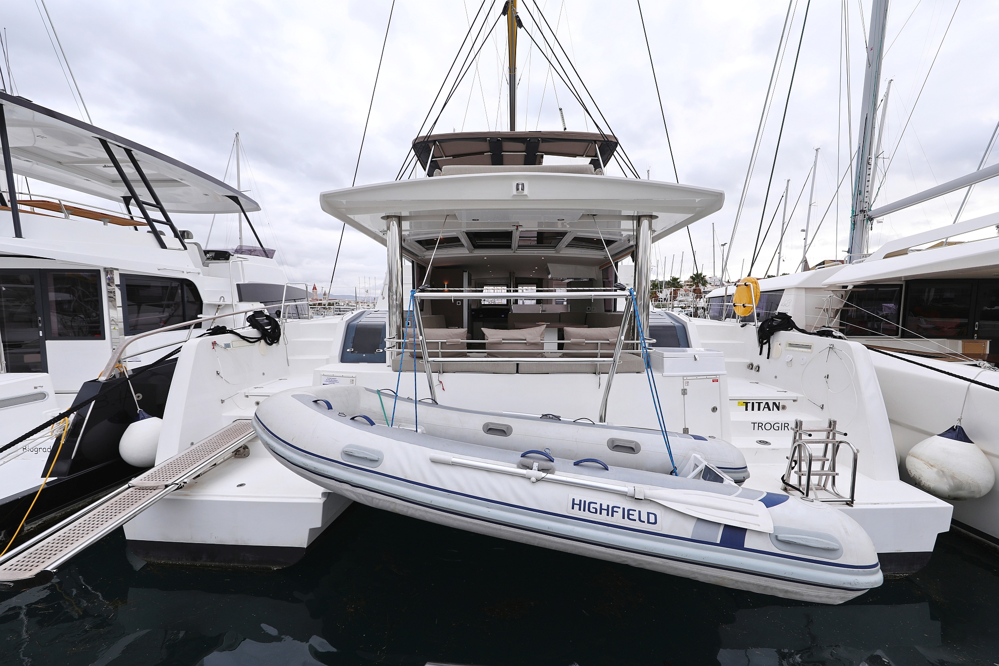 Photo #1 - Bali 4.8 - 6 + 2 cab. (Titan) in Trogir - 31653