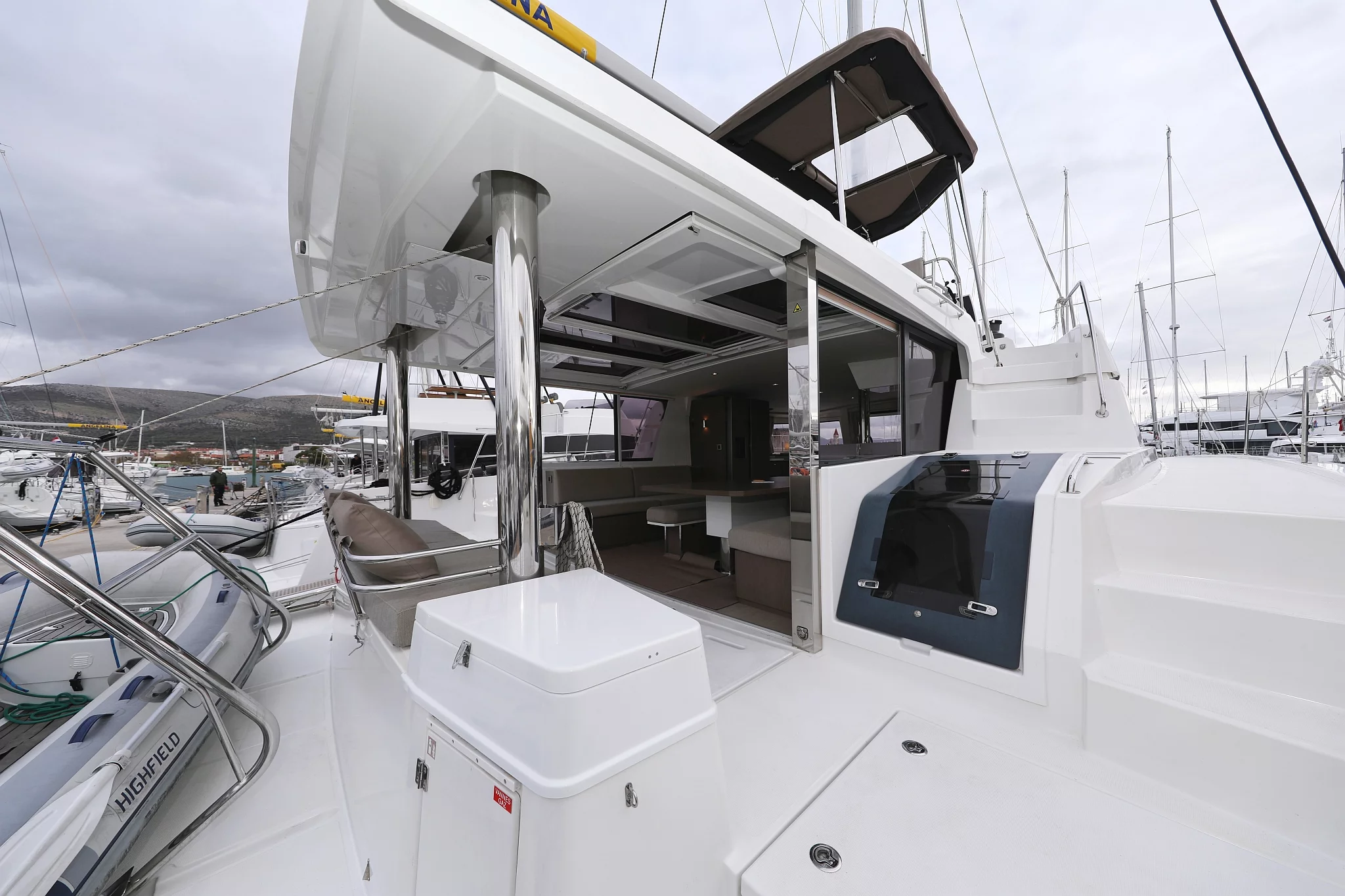 Bali 4.8 - 6 + 2 cab. (Titan)  - 1