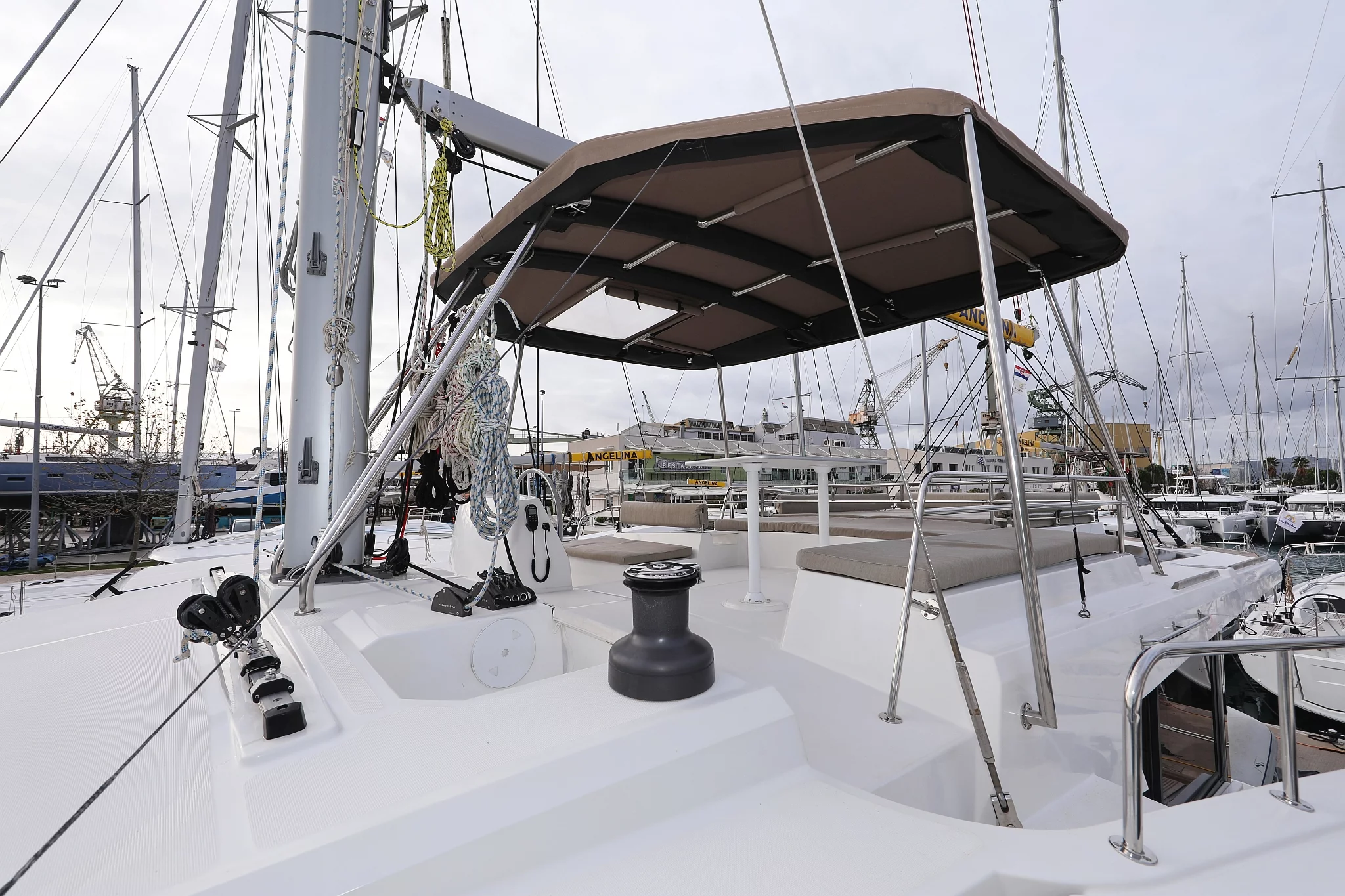 Bali 4.8 - 6 + 2 cab. (Titan)  - 6