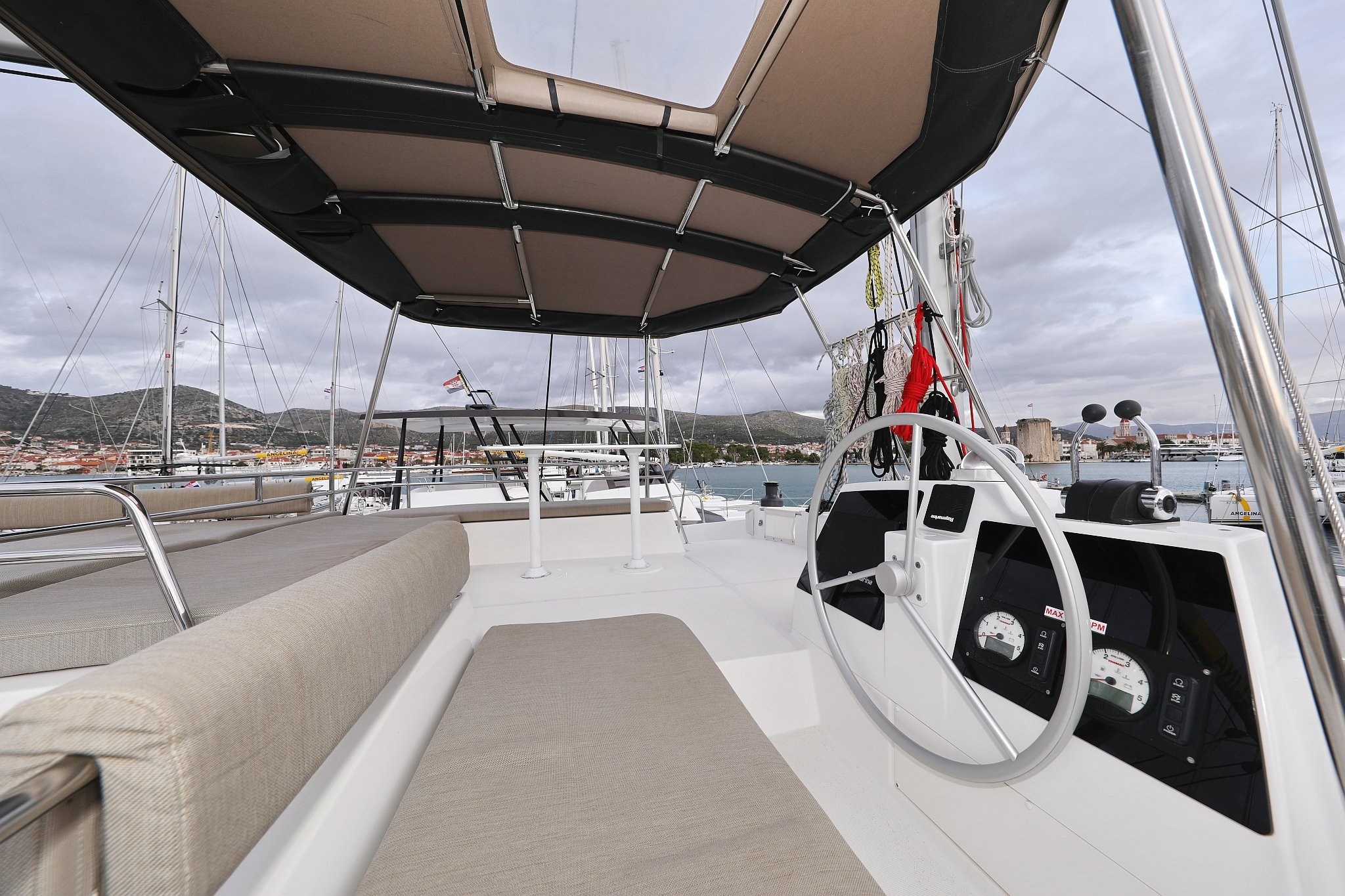 Photo #8 - Bali 4.8 - 6 + 2 cab. (Titan) in Trogir - 31653