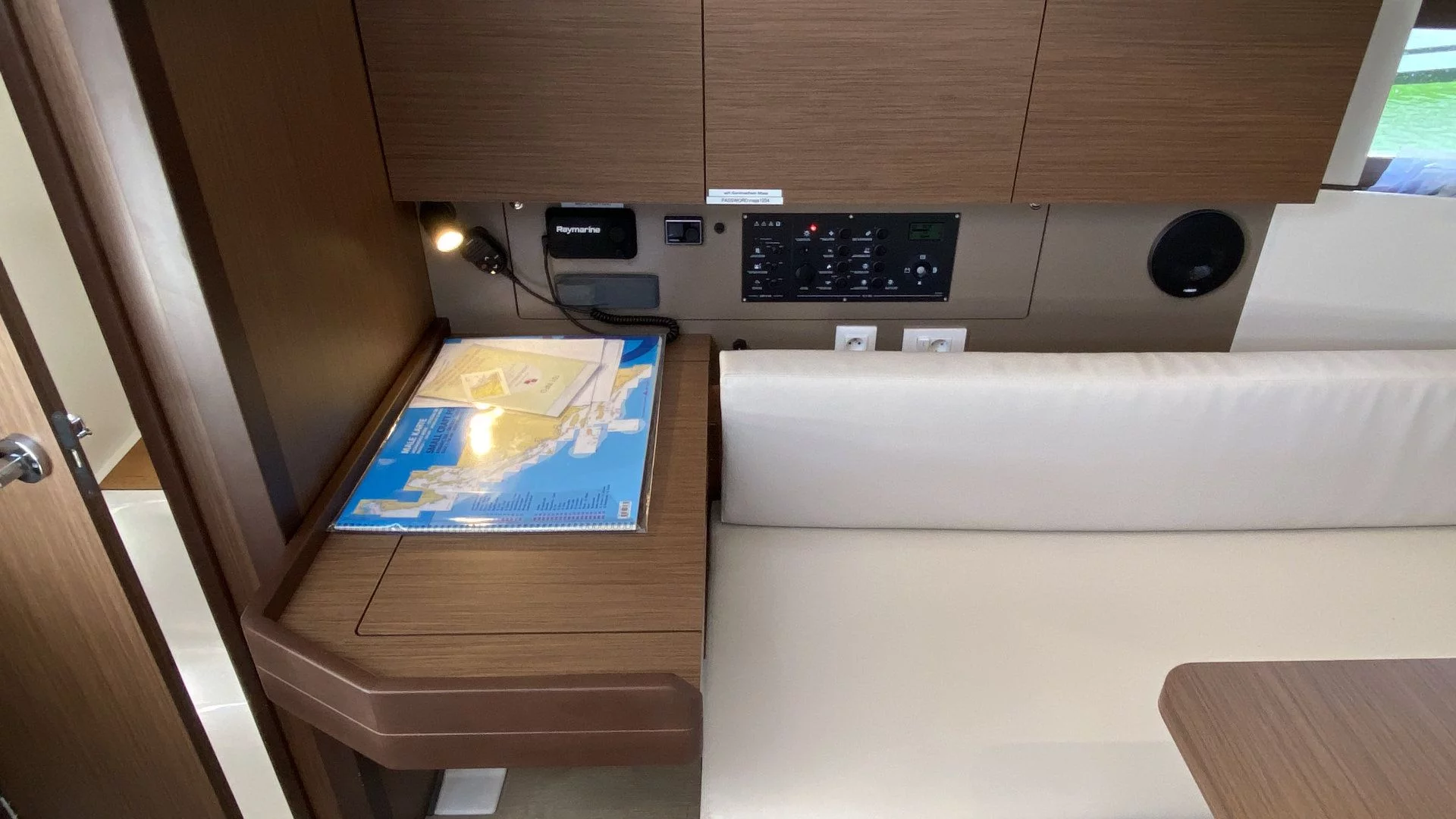 Oceanis 38.1 (Maja)  - 7