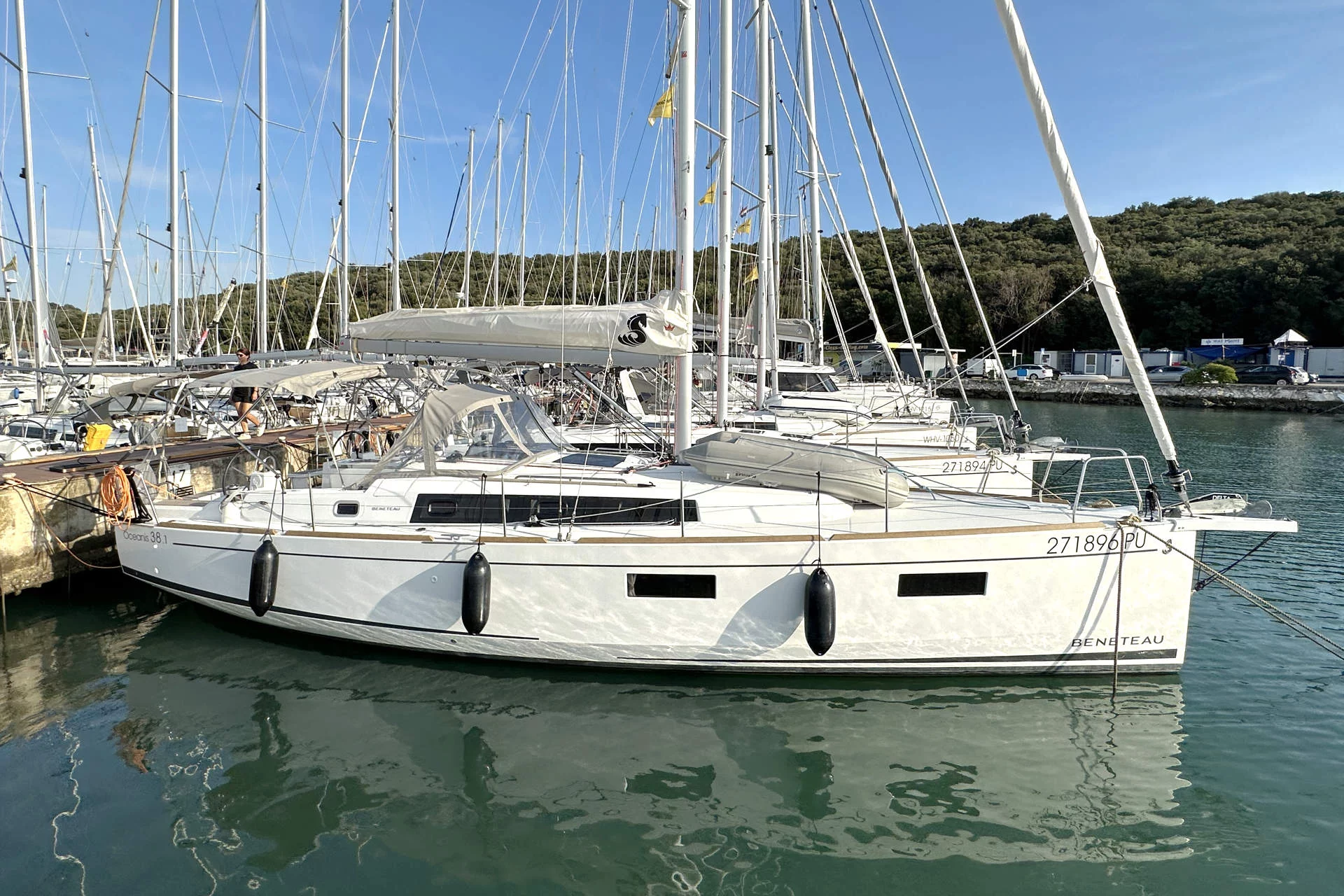 Oceanis 38.1 (Flip)  - 5