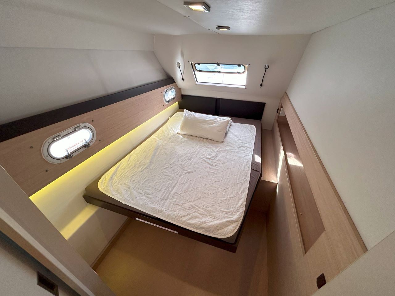Photo #12 - Bali 4.3 - 4 + 2 cab. (ALCINA_DB) en Airlie Beach - 31729