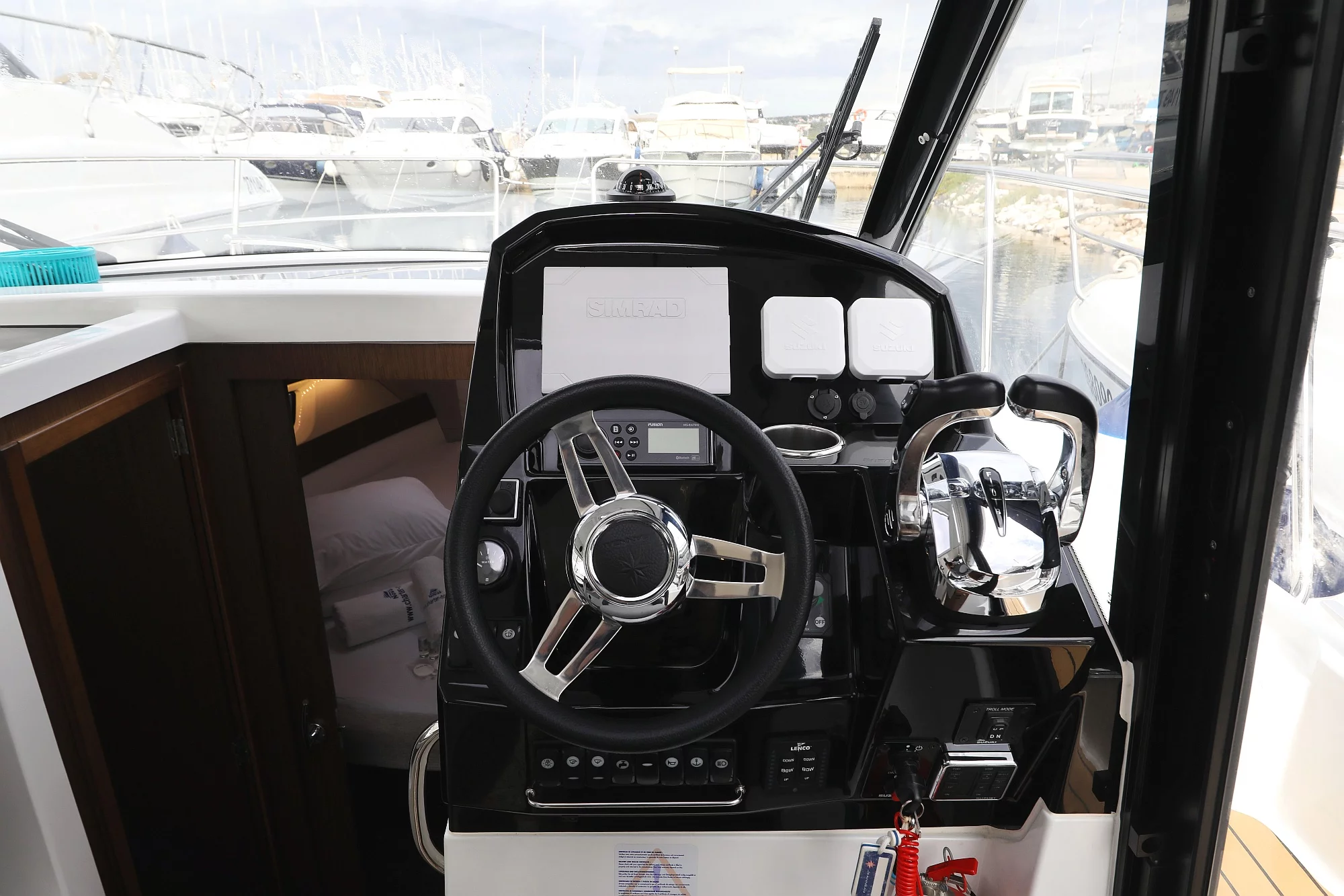 Merry Fisher 895 (Calypso)  - 8