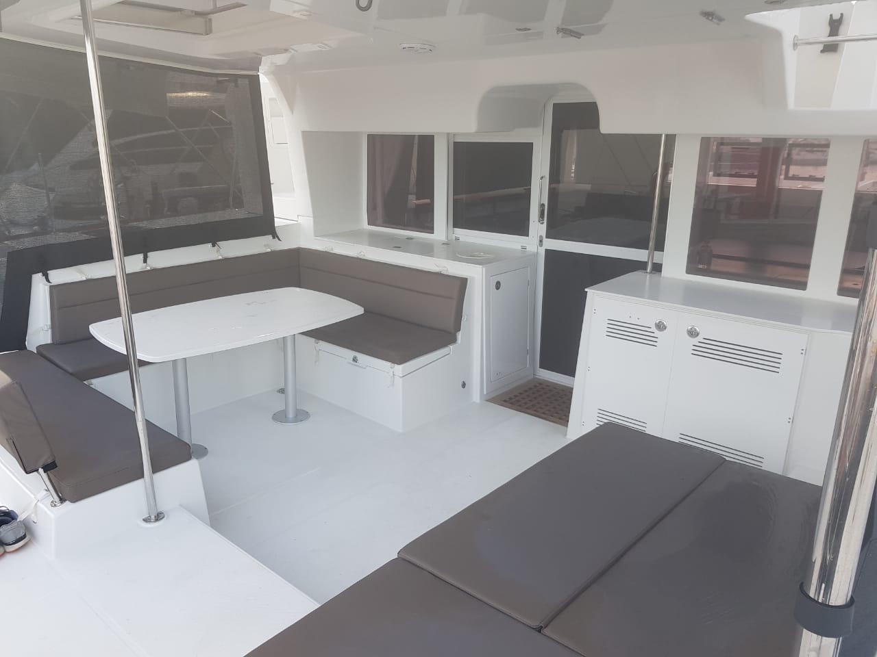 Photo #3 - Lagoon 450 F - 4 + 2 cab. (Fo's) in Mykonos - 32019