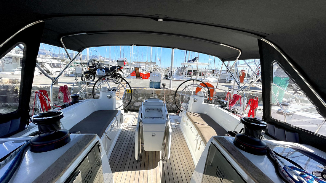 Photo #7 - Sun Odyssey 479 - 4 cab. (Luna Rossa) in Athen - 32045