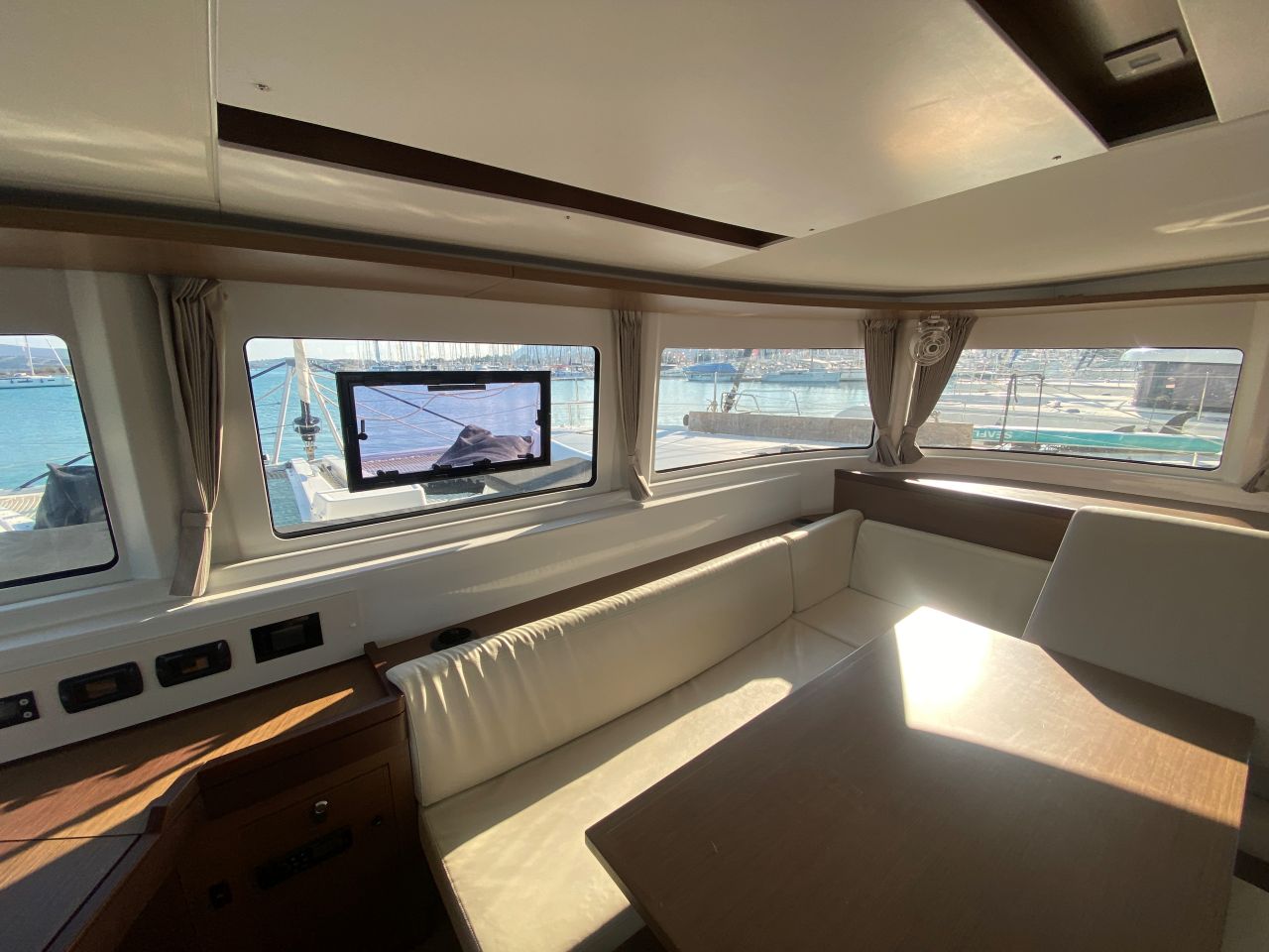 Photo #7 - Lagoon 46 - 4 + 2 cab. (HELM) in Lefkada - 32071