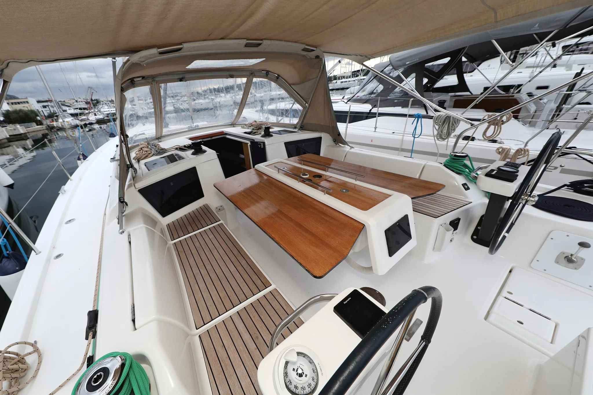 Dufour 390 GL (Mercury)  - 16