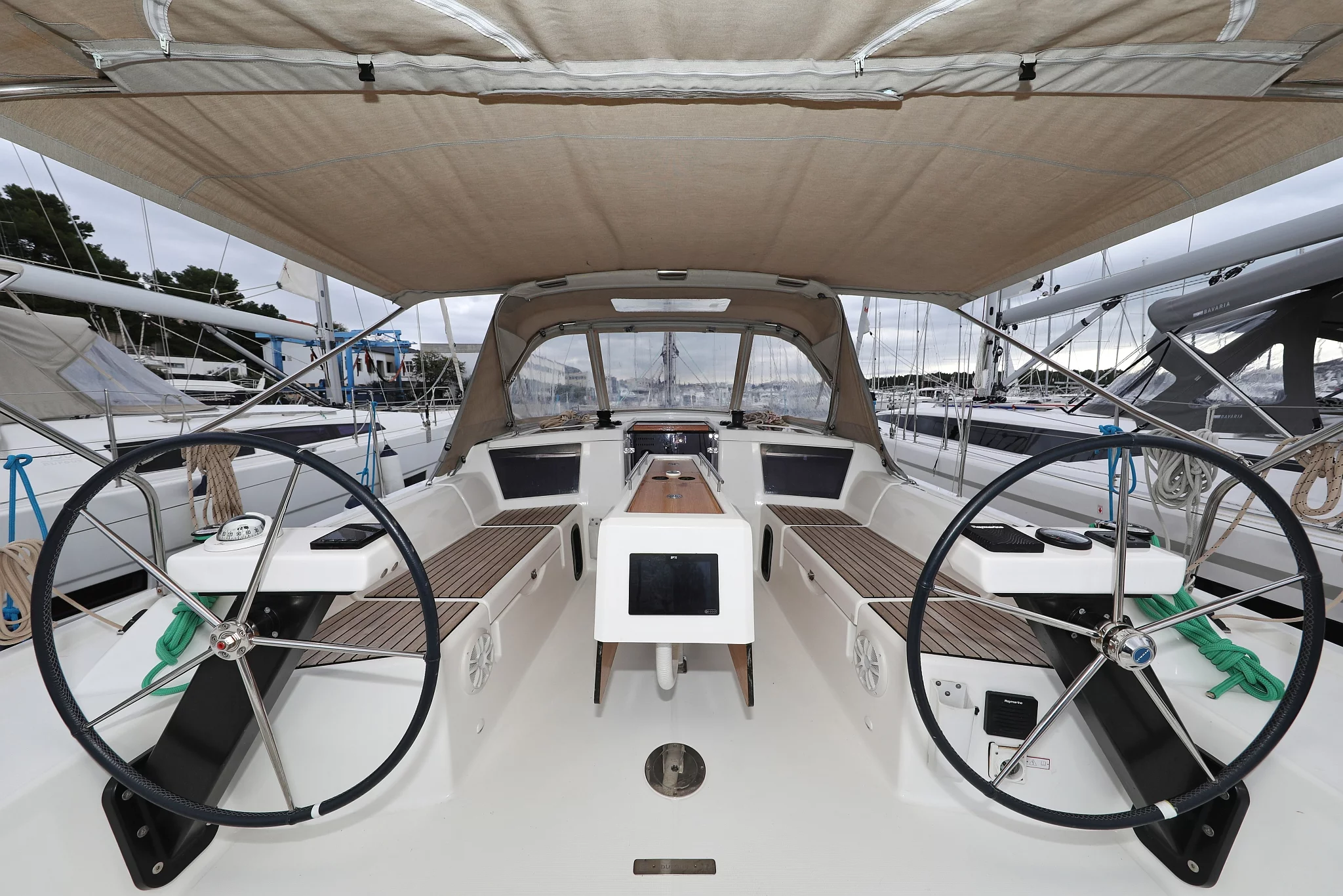 Dufour 390 GL (Mercury)  - 17