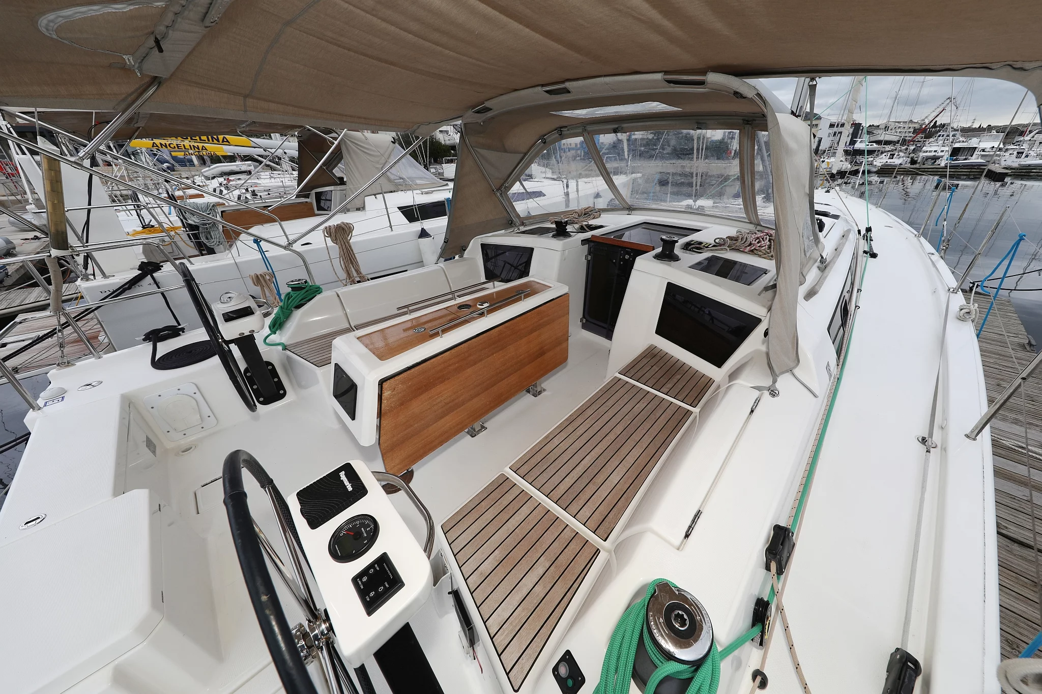 Dufour 390 GL (Mercury)  - 18