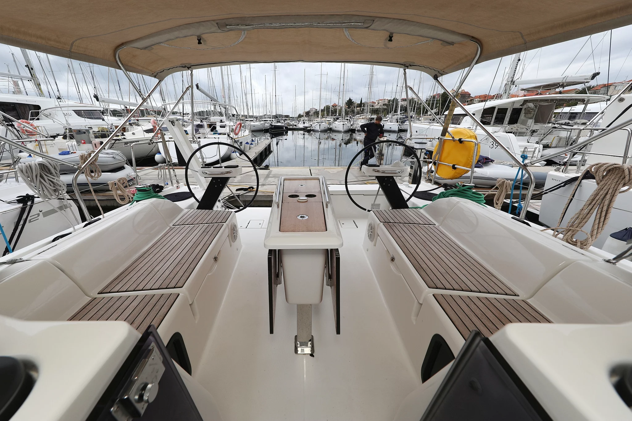 Dufour 390 GL (Mercury)  - 20