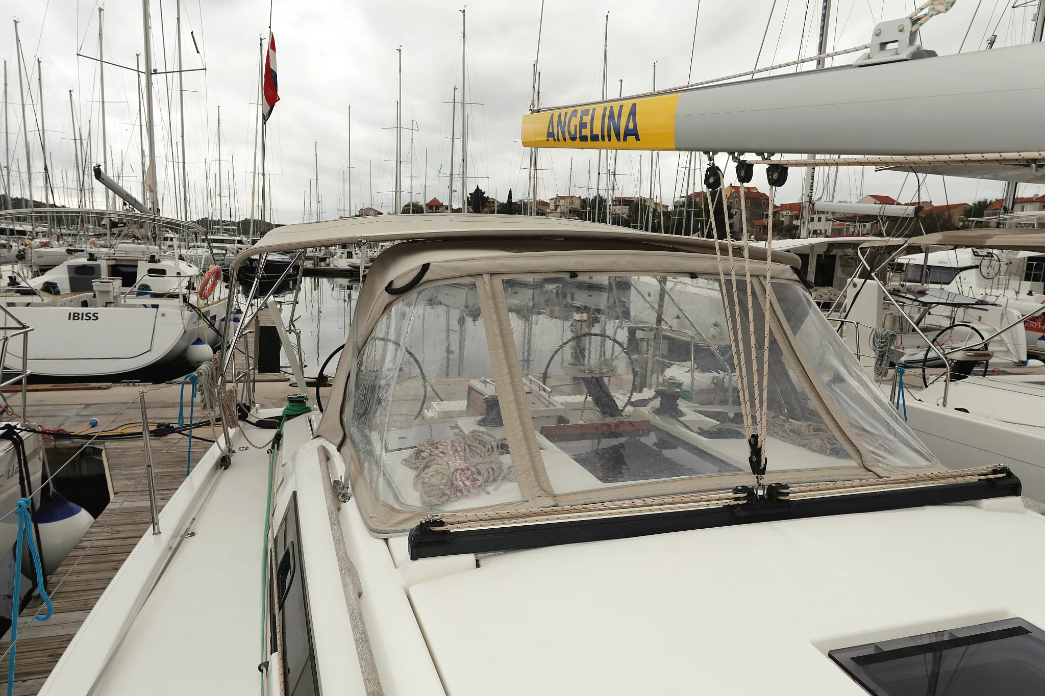 Dufour 390 GL (Mercury)  - 24