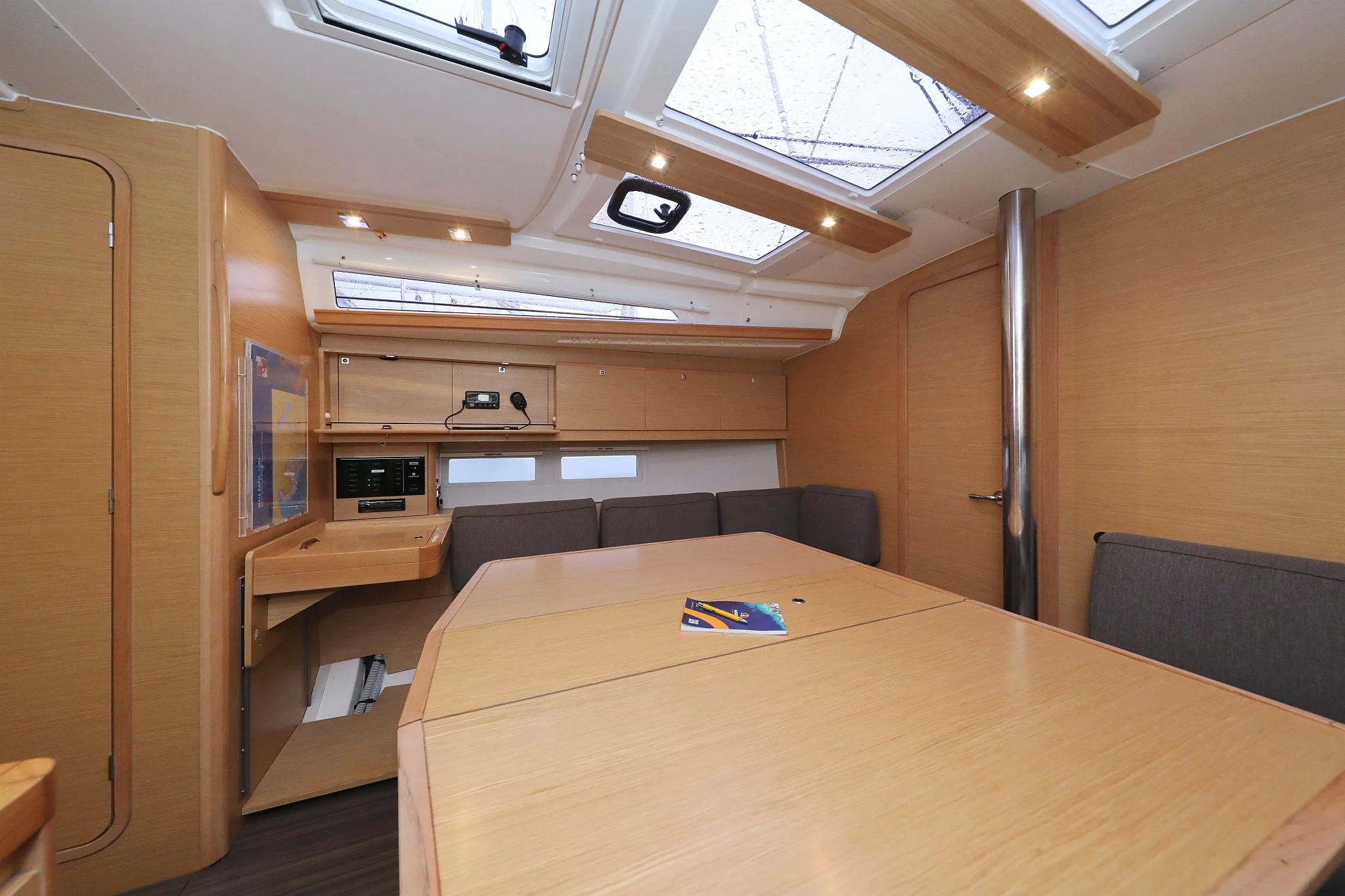 Dufour 390 GL (Mercury)  - 28