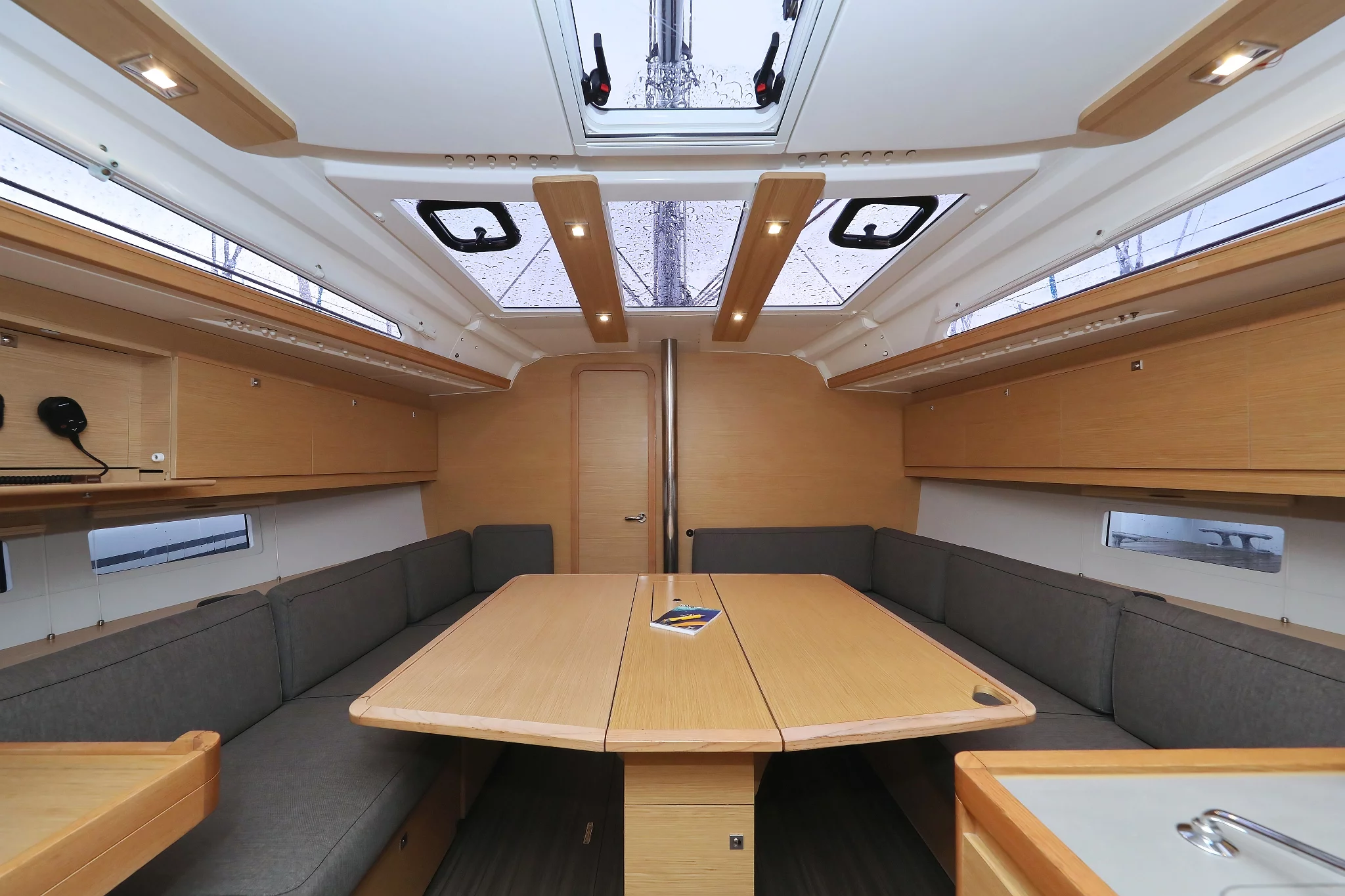 Dufour 390 GL (Mercury)  - 29