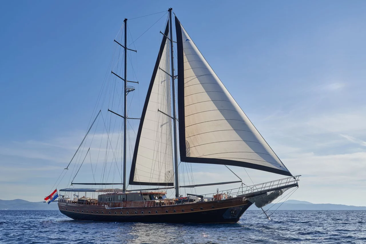 Stella Maris (Stella Maris)  - 18