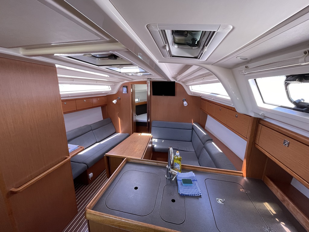 Photo #9 - Bavaria Cruiser 37 - 3 cab. (Andrea) in Sukosan - 32216