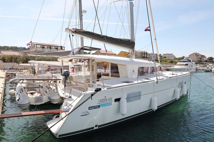 Photo #4 - Lagoon 400 - 4 + 2 cab. (Atlantic) in Corfu - 32251
