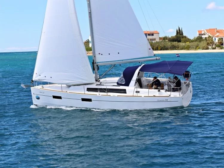 Oceanis 38.1 (Follia)  - 3