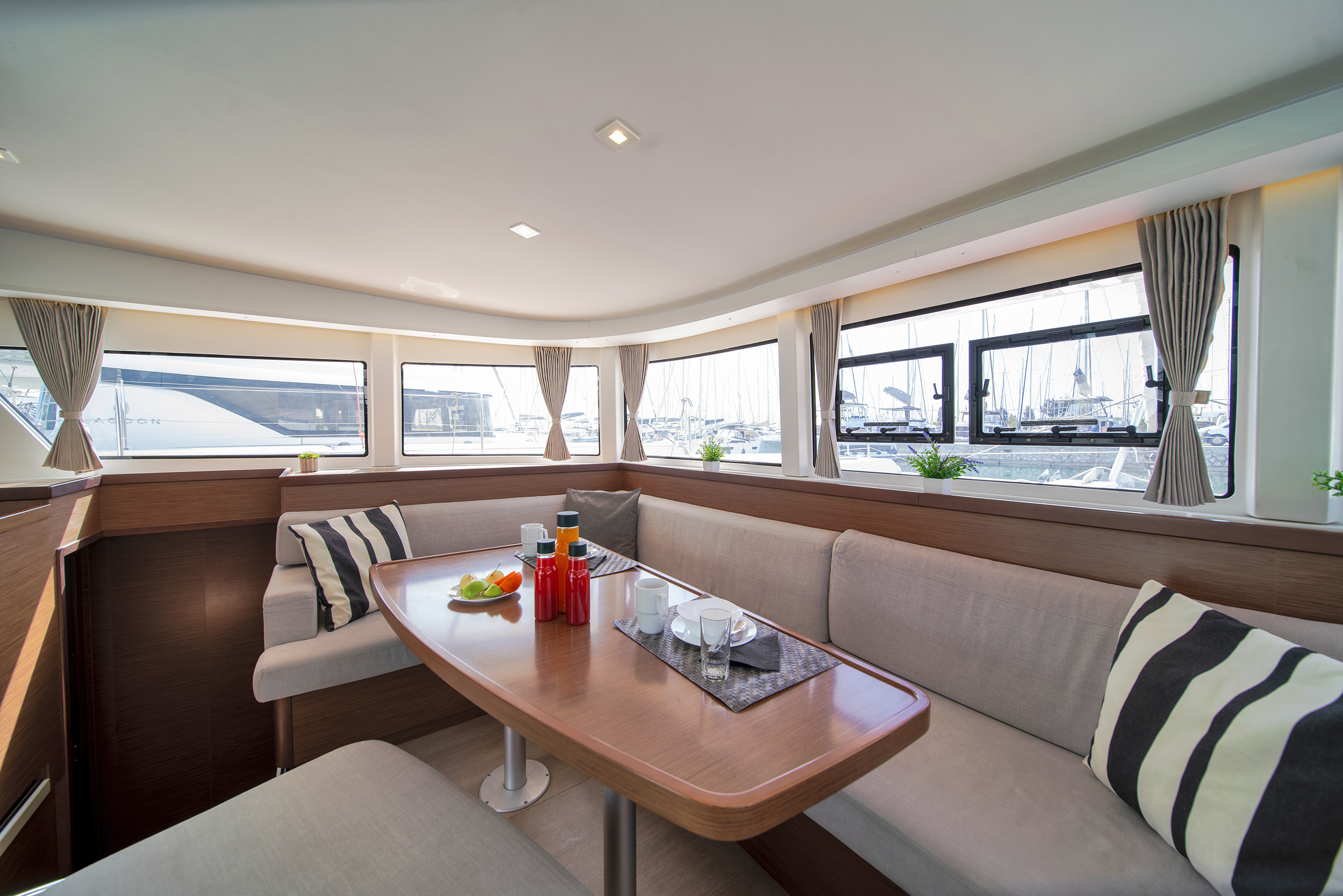 Lagoon 42 - 4 + 2 cab. — photo 11