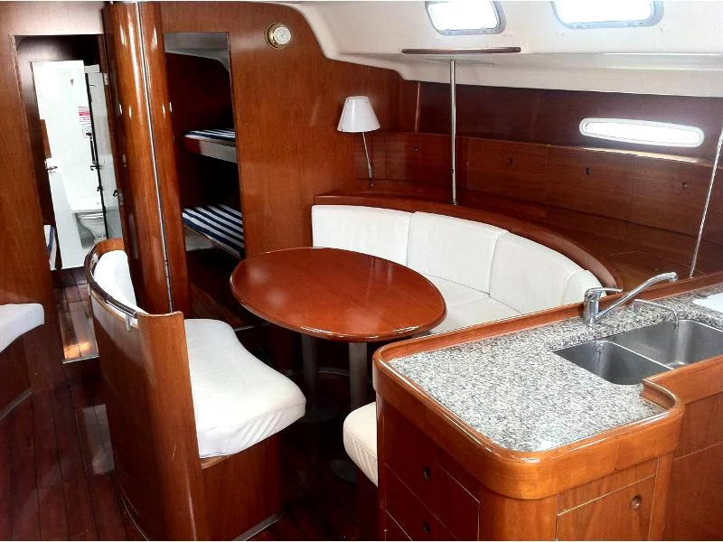 First 47.7 - 4 cab. (First Class 2)  - 2