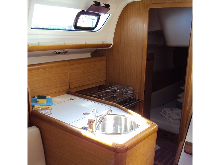 Photo #3 - Sun Odyssey 30i (Espresso 2) in Mord - 32362