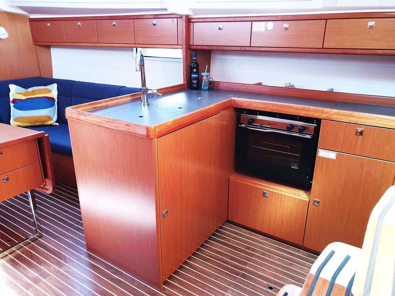 Photo #14 - Bavaria Cruiser 37 - 3 cab. (Smiley) in Split - 32750