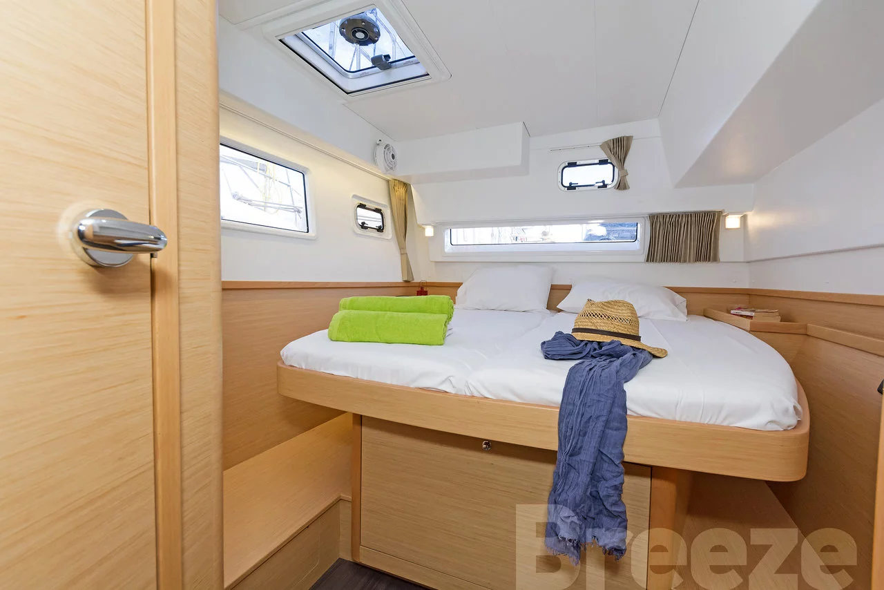 Lagoon 42 - 4 + 2 cab. (Breeze)  - 12