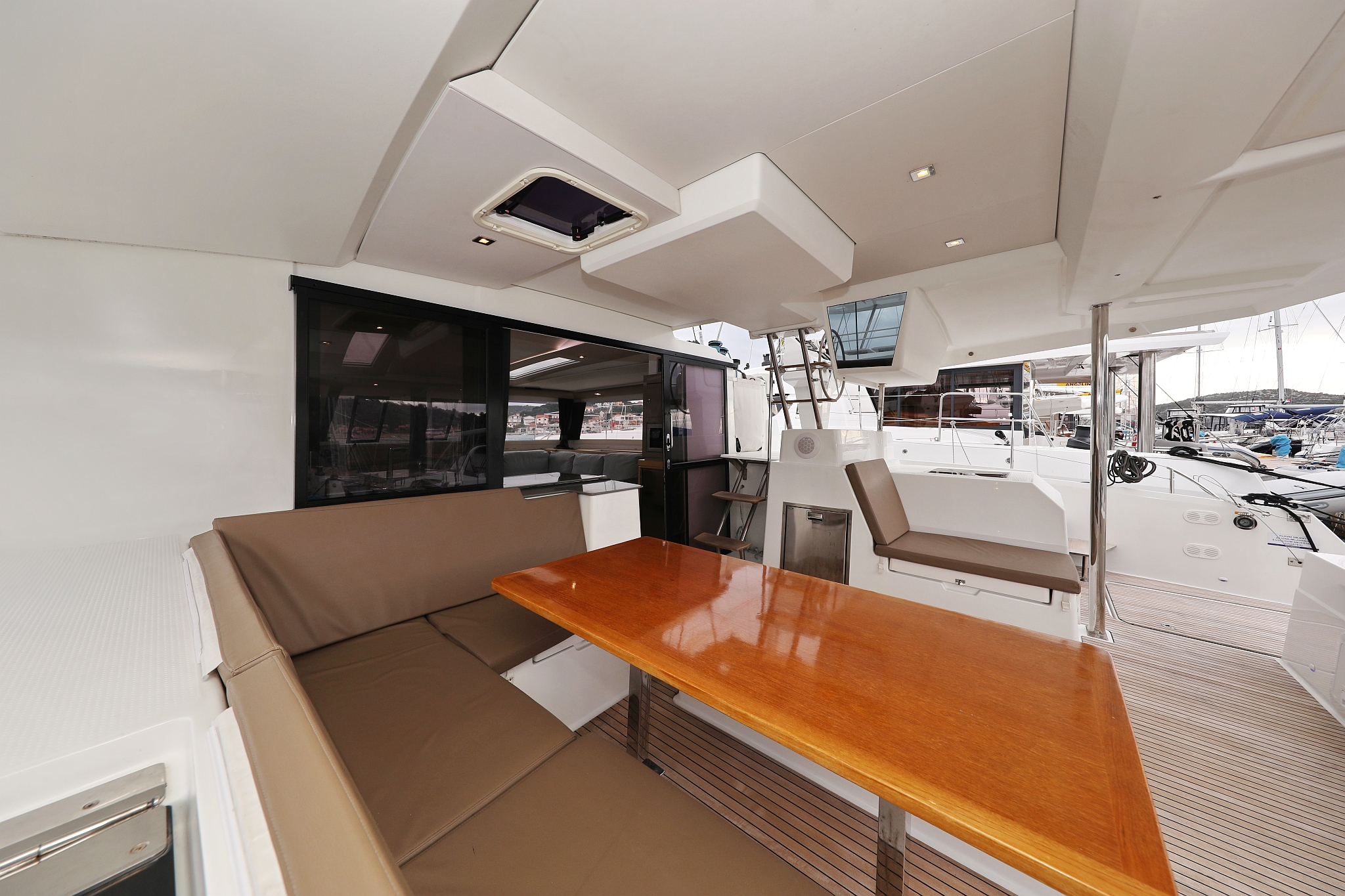 Photo #7 - Fountaine Pajot Saona 47 Quintet - 5 + 1 cab. (Martin V) en Rogoznica - 32764