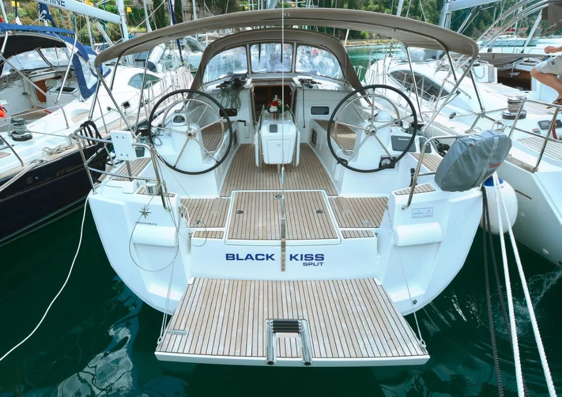Sun Odyssey 479 - 4 cab. (Black Kiss)  - 2