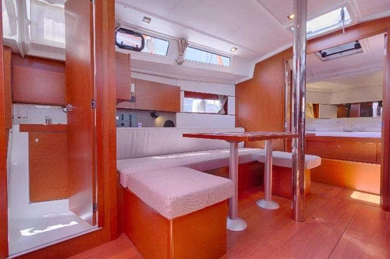 Oceanis 38.1 (Mare Nostrum II)  - 4