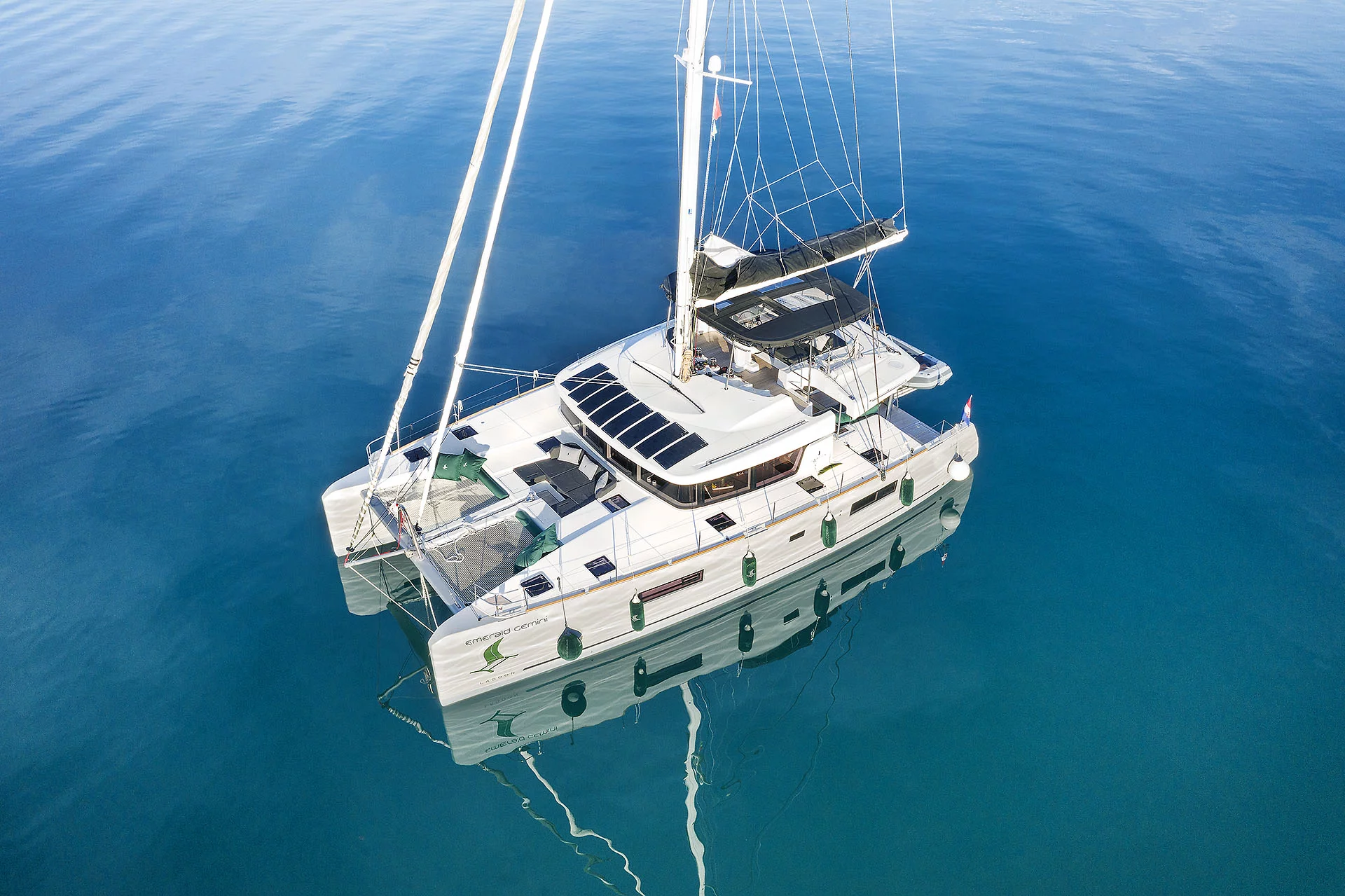 Lagoon 52 F OW - 3 + 2 cab. (Emerald Gemini)  - 0