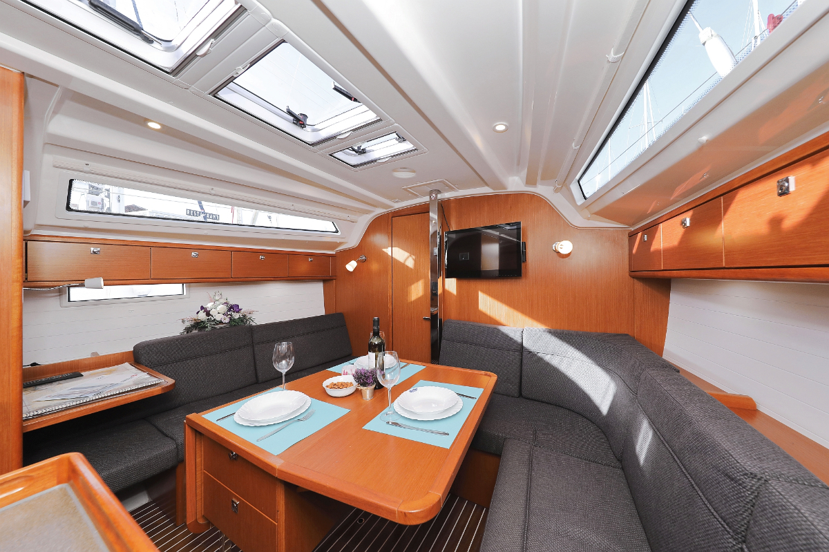 Photo #8 - Bavaria Cruiser 37 - 3 cab. (Sursulapitschi) en Pula - 33087