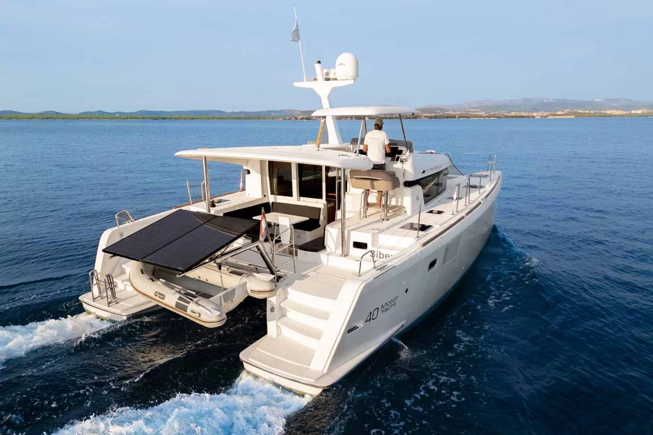Lagoon 40 MotorYacht - 3 + 2 cab. (Family)  - 4