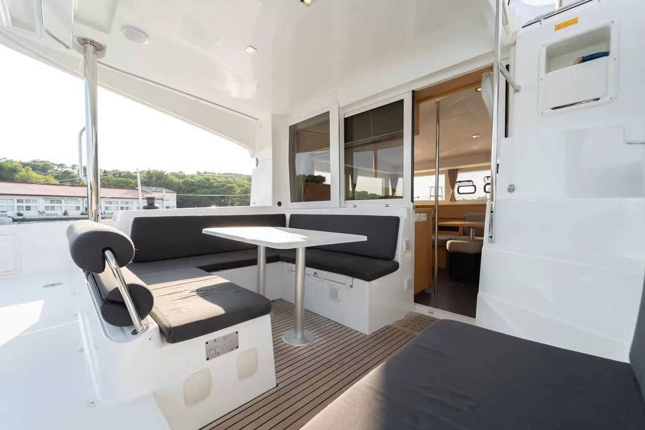 Lagoon 40 MotorYacht - 3 + 2 cab. (Family)  - 5