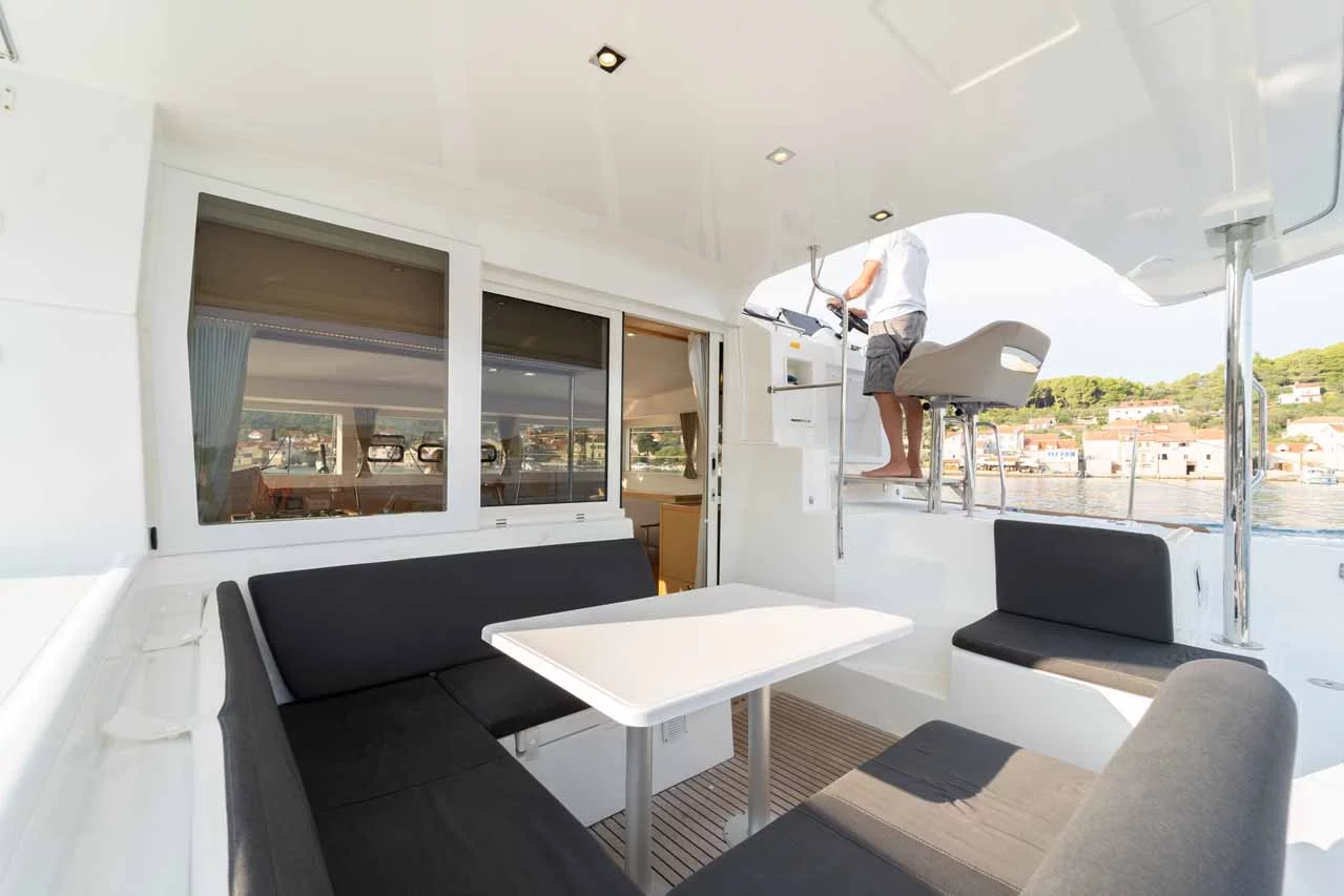 Lagoon 40 MotorYacht - 3 + 2 cab. (Family)  - 6