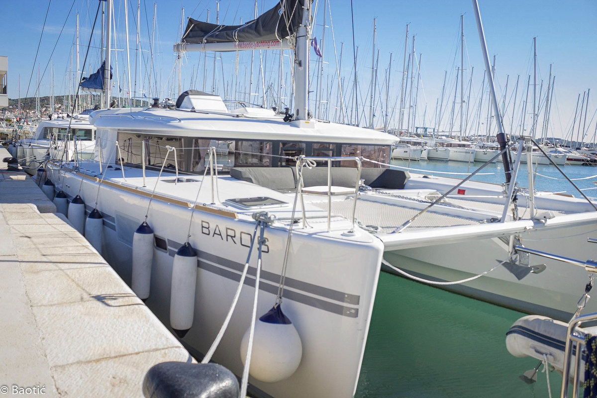 Photo #1 - Lagoon 450 - 4 + 2 cab. (Baros) en Trogir - 33350
