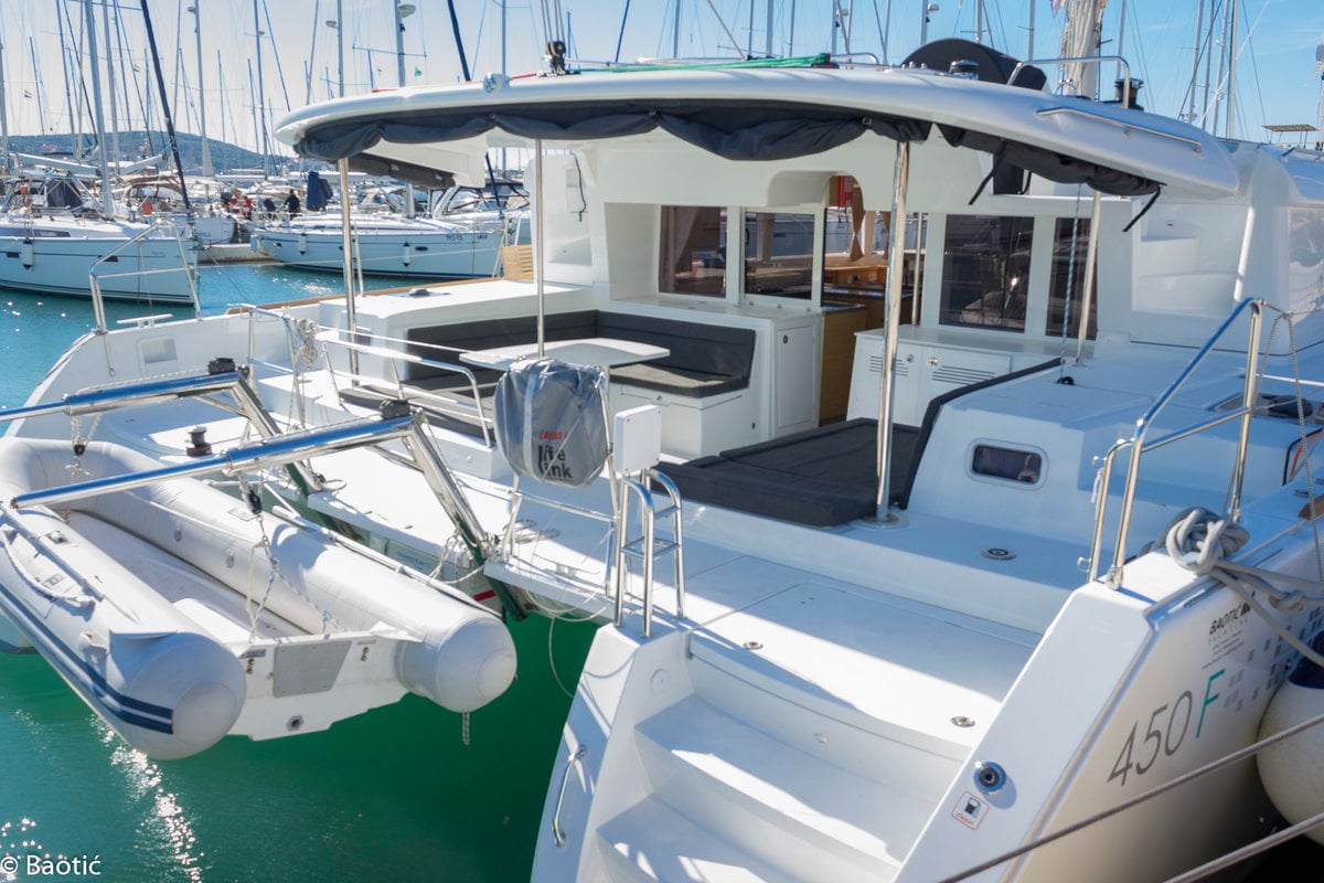 Photo #4 - Lagoon 450 - 4 + 2 cab. (Baros) en Trogir - 33350