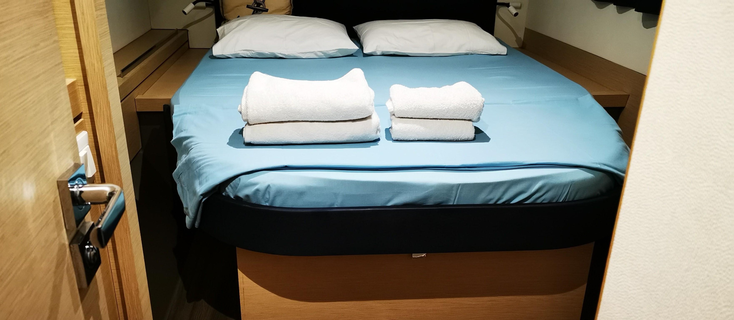 Photo #10 - Fountaine Pajot Lucia 40 - 4 cab. (E-Varka) in Paros - 33365