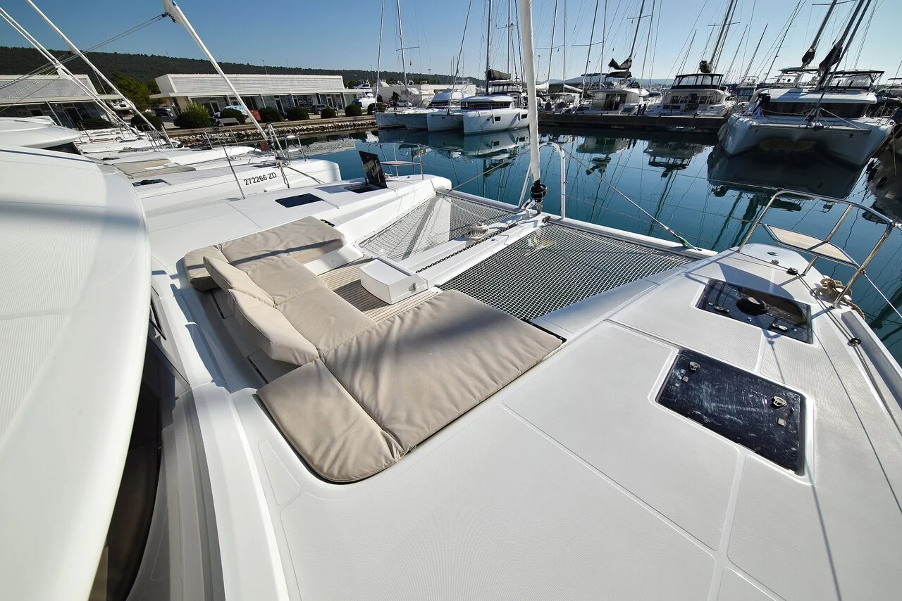 Lagoon 50 - 6 + 1 cab. (Shadow)  - 5