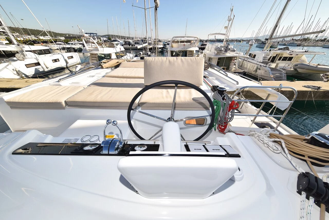 Lagoon 46 - 4 + 2 cab. (Midlife Crisis)  - 18