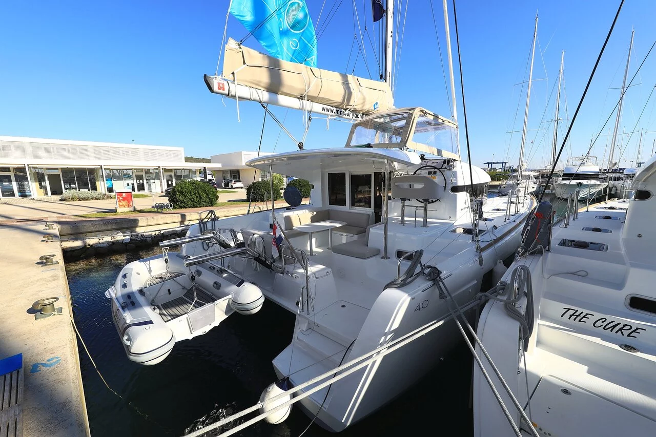 Lagoon 40 - 4 + 2 cab (Gimme Kiss)  - 2