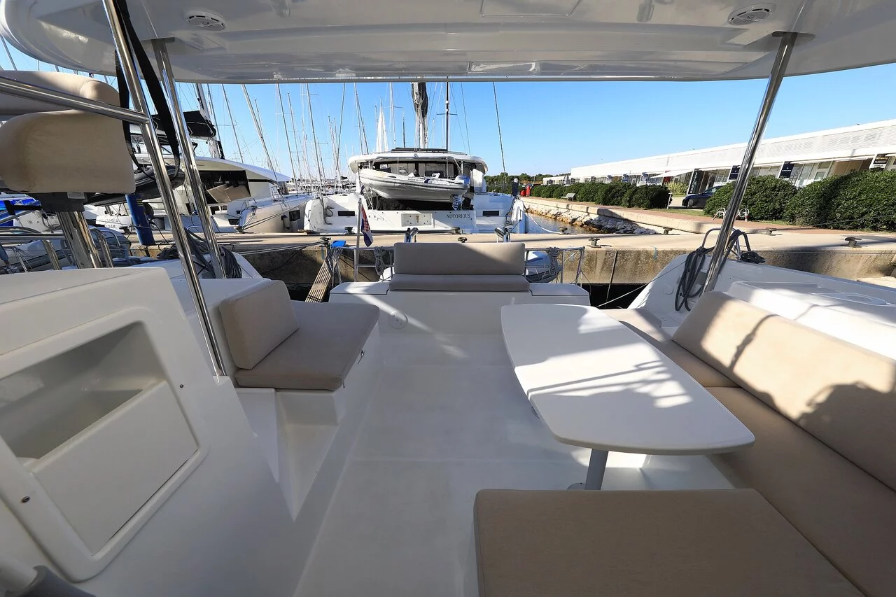 Lagoon 40 - 4 + 2 cab (Gimme Kiss)  - 8