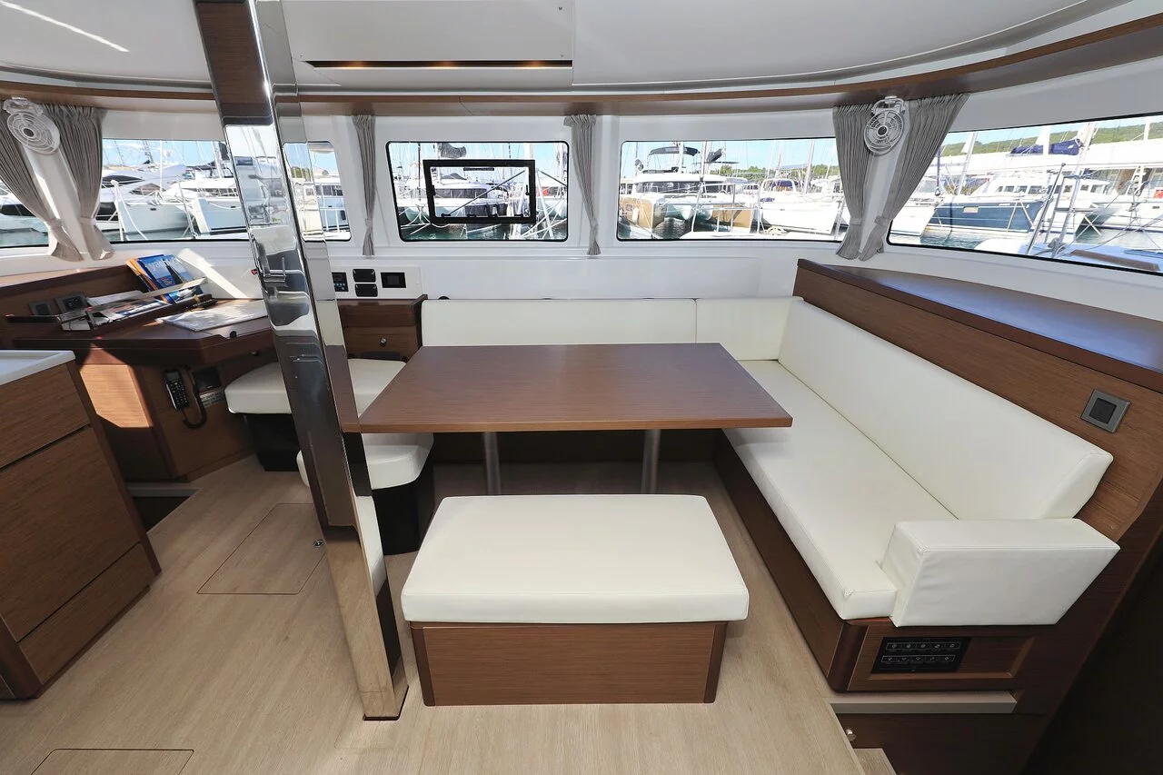 Lagoon 46 - 4 + 2 cab. (Deepsea)  - 12