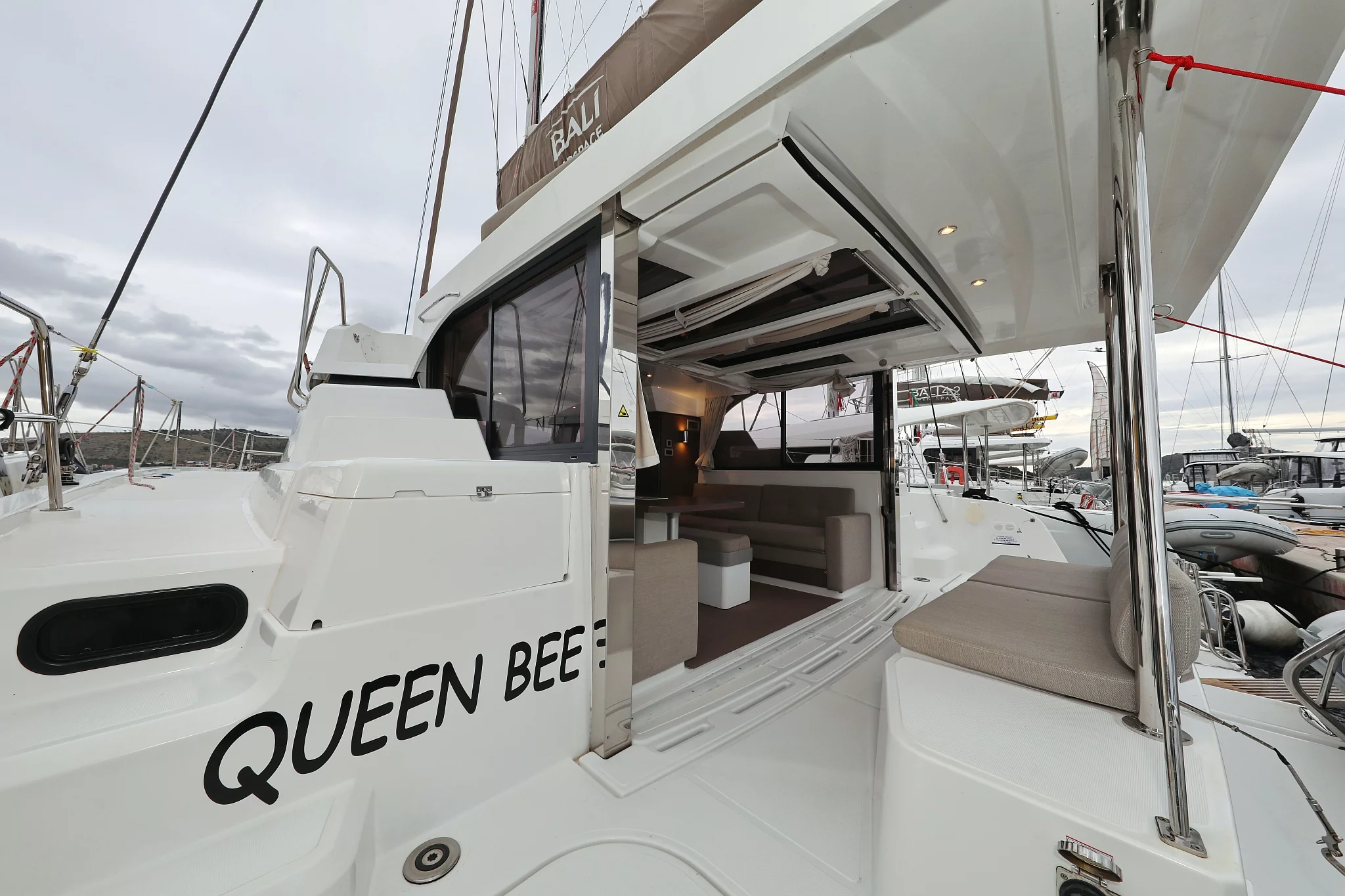 Bali Catspace (Queen Bee)  - 3