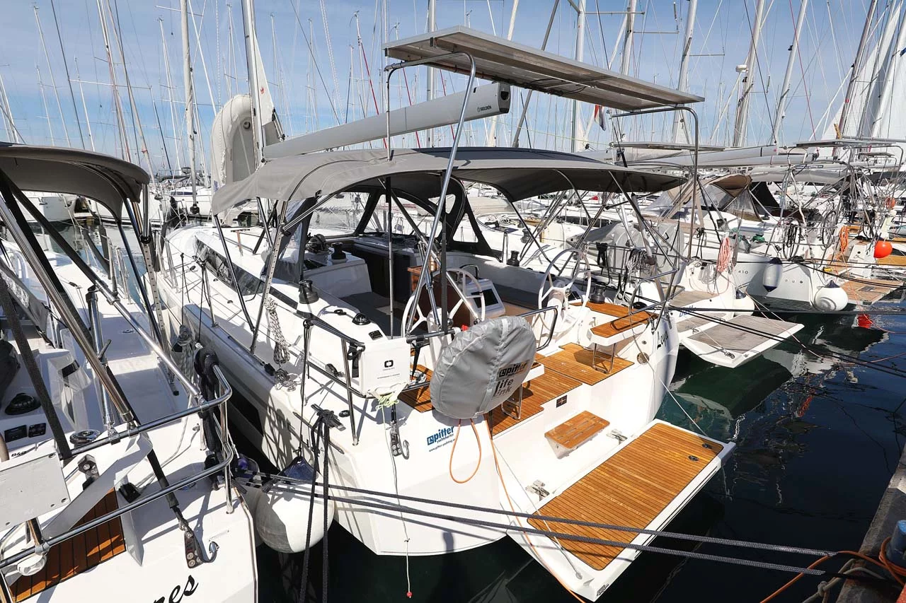 Bavaria C42 Style (Leya)  - 2