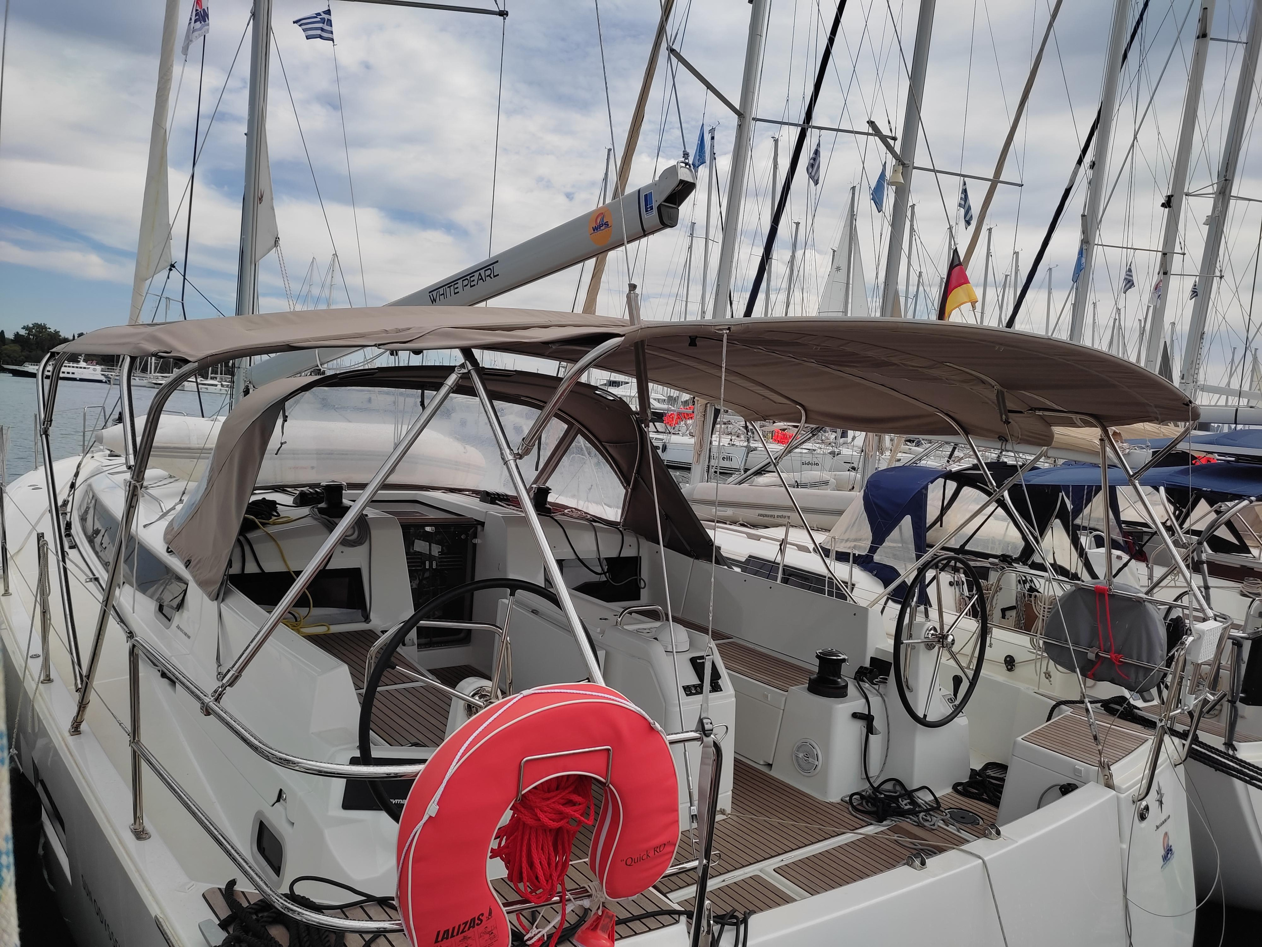 Photo #11 - Sun Odyssey 490 - 5 + 1 cab. (White Pearl) in Corfù - 33864